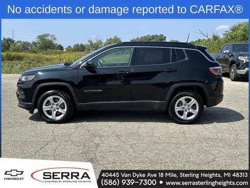 Used 2023 Jeep Compass Latitude w/ Convenience Group AWD/4WD image 2