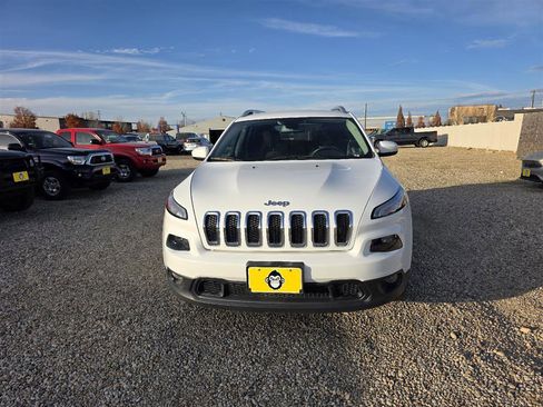 Used 2015 Jeep Cherokee Latitude image 2