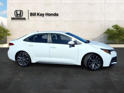 Used 2020 Toyota Corolla SE image 2