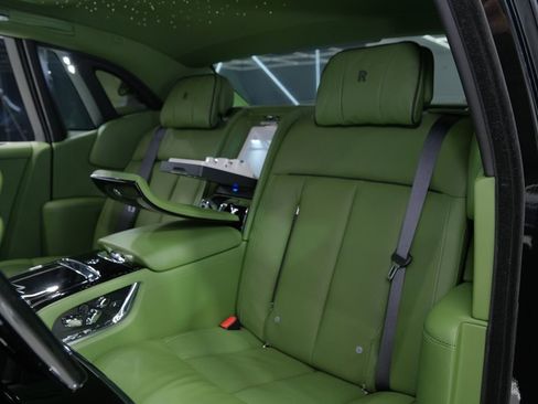 Used 2023 Rolls-Royce Phantom Sedan w/ The Phantom Package RWD image 40