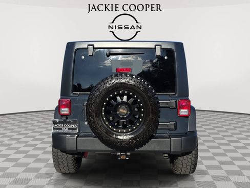 Used 2018 Jeep Wrangler Unlimited Rubicon w/ Connectivity Group AWD/4WD image 6