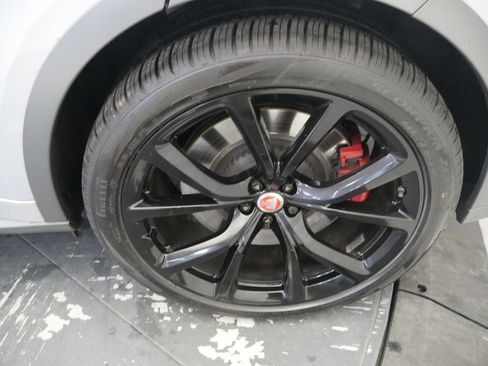 Used 2019 Jaguar F-PACE SVR image 15