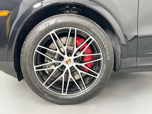 Certified 2025 Porsche Cayenne S image 11