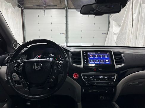 Used 2018 Honda Pilot Touring image 16