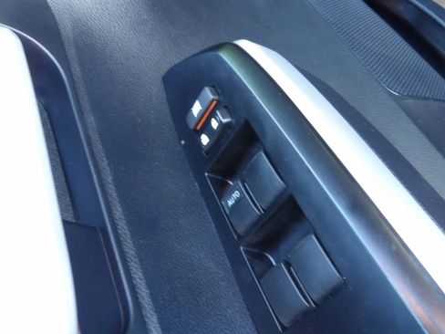 Used 2014 Toyota Tundra SR5 w/ SR5 Upgrade Package image 14