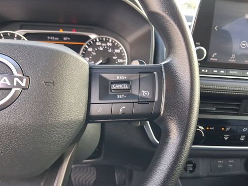 Used 2025 Nissan Rogue S FWD image 23