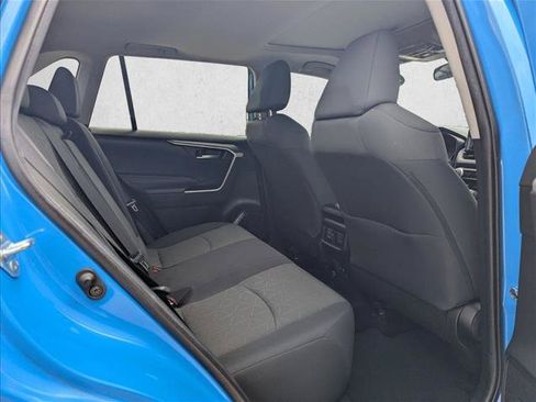 Certified 2021 Toyota RAV4 XLE w/ Convenience Package FWD image 19