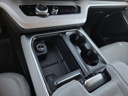 New 2026 Ford Expedition Active RWD image 9