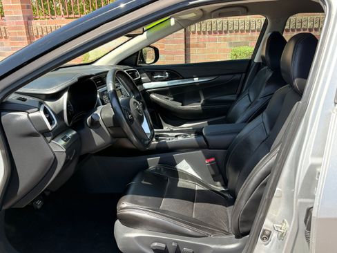 Used 2019 Nissan Maxima 3.5 SV w/ Floor Mat Group FWD image 6