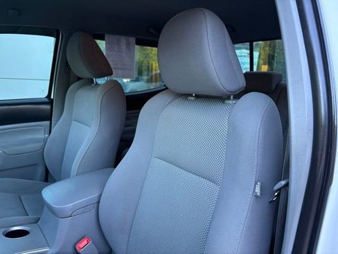 Used 2011 Toyota Tacoma PreRunner w/ TRD Sport Pkg RWD image 12