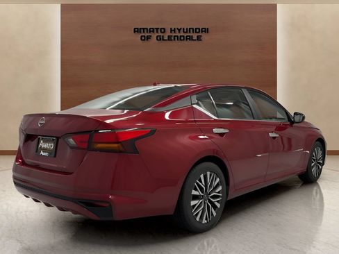 Used 2025 Nissan Altima 2.5 SV FWD image 6