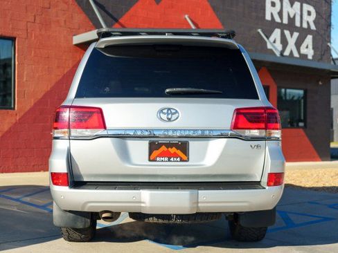 Used 2016 Toyota Land Cruiser image 6