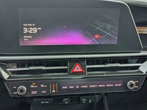 Used 2023 Kia Niro SX Touring image 15