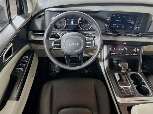 Used 2024 Kia Carnival LX image 20