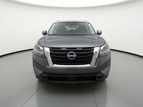 Used 2025 Nissan Pathfinder SV image 2
