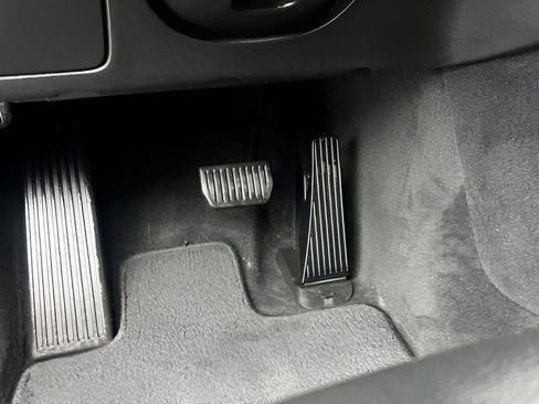 Used 2017 Volvo S90 T5 Momentum w/ Vision Package image 13