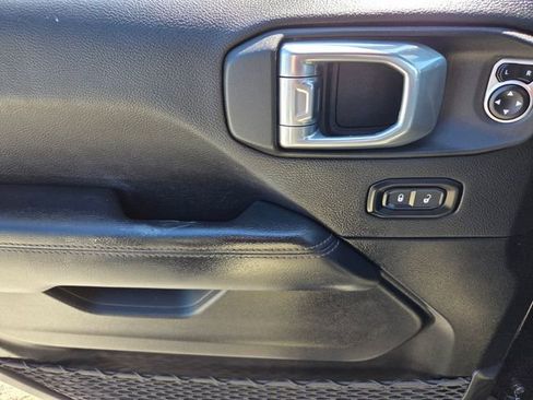 Certified 2022 Jeep Wrangler Unlimited Rubicon w/ Xtreme Recon 35" Tire Package image 22