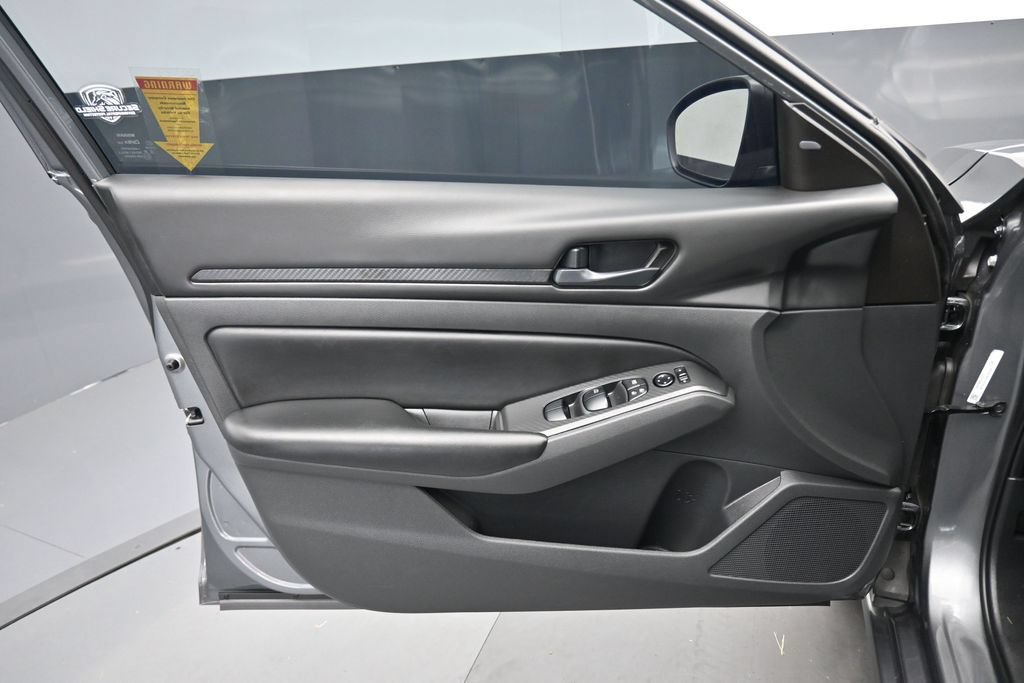 Used 2024 Nissan Altima 2.5 S FWD image 9