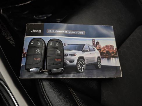 Used 2019 Jeep Compass Latitude w/ Cold Weather Group AWD/4WD image 39