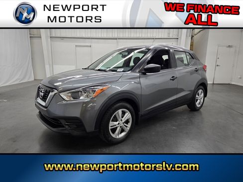 Used 2018 Nissan Kicks S image 1