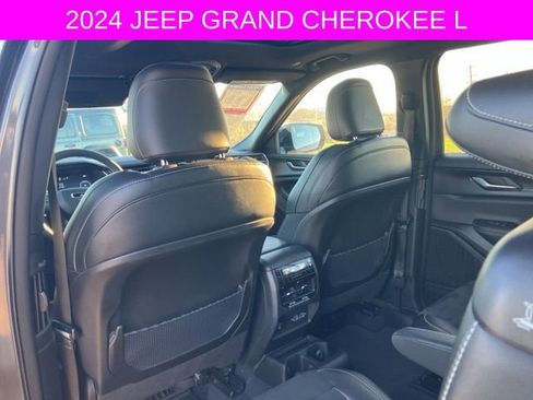 Used 2024 Jeep Grand Cherokee L Altitude image 20