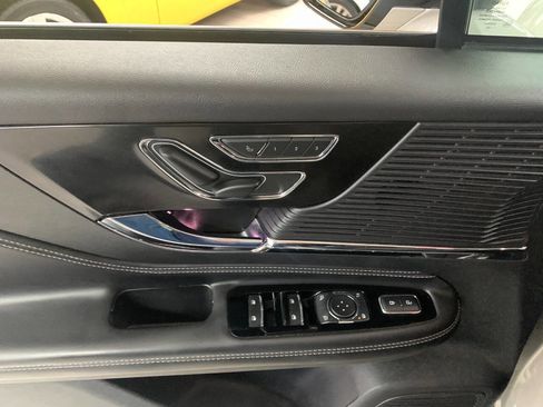 Used 2022 Lincoln Corsair Standard AWD 4dr SUV w/ Premium Package image 20