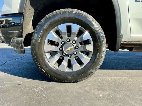 Used 2024 Chevrolet Silverado 2500 Custom w/ Custom Value Package image 18