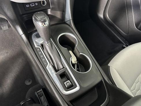 Used 2021 Chevrolet Equinox LS AWD/4WD image 15
