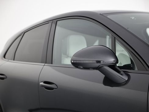 New 2026 Porsche Macan S image 16