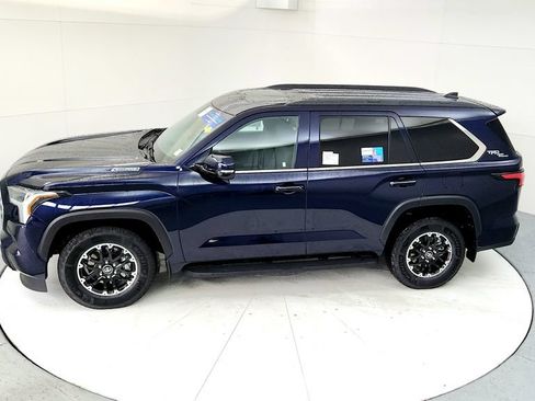 Certified 2025 Toyota Sequoia SR5 AWD/4WD image 14
