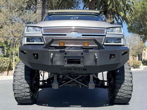 Used 2006 Chevrolet Silverado 3500 LT w/ Heavy-Duty Power Package AWD/4WD image 9