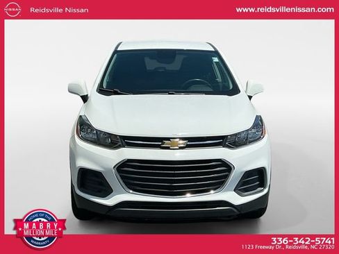 Used 2022 Chevrolet Trax LS w/ Tint and Cruise Package AWD/4WD image 9