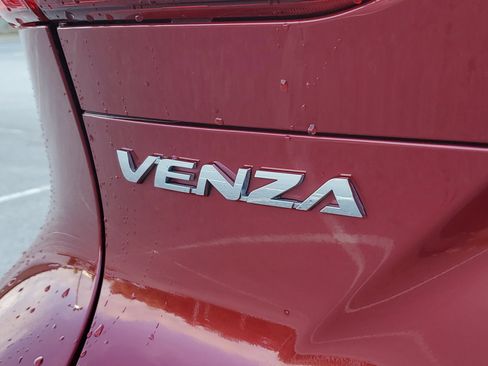 Used 2024 Toyota Venza Limited image 8