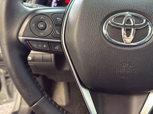 Used 2018 Toyota Camry XLE FWD image 16