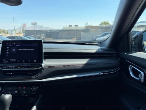 Used 2025 Jeep Compass Trailhawk image 34