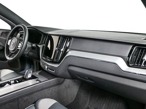 Used 2022 Volvo XC60 T8 R-Design w/ Advanced Package image 23