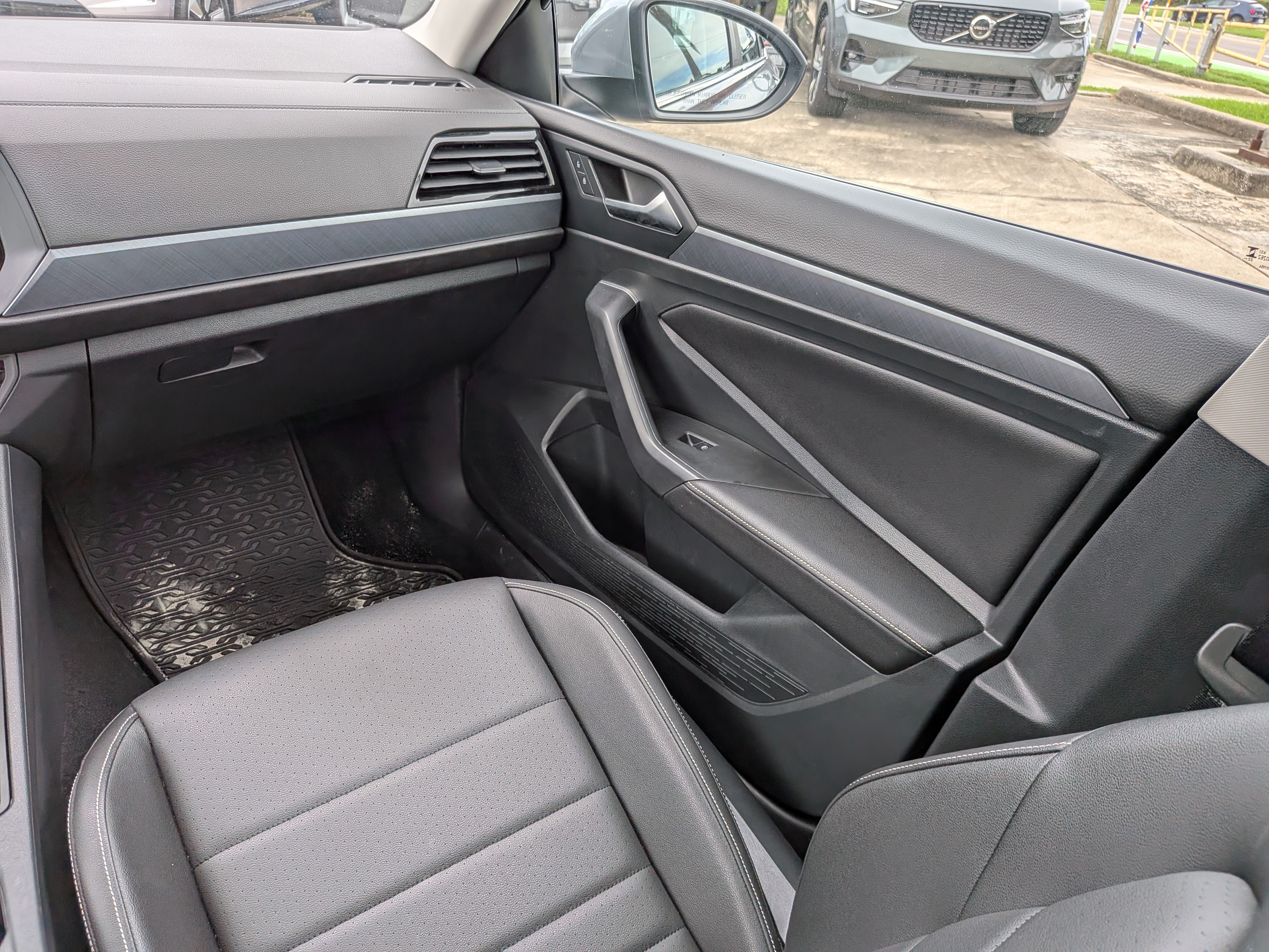 Used 2023 Volkswagen Jetta SE FWD image 16