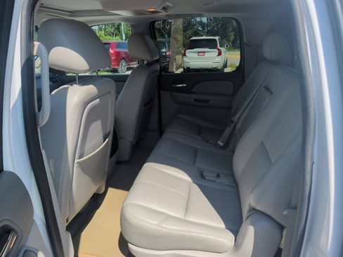 Used 2011 Chevrolet Suburban LT AWD/4WD image 16