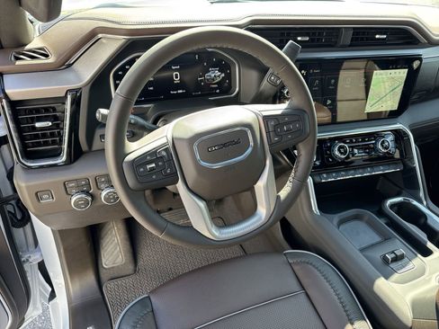 Used 2026 GMC Sierra 2500 Denali w/ Technology Package AWD/4WD image 18
