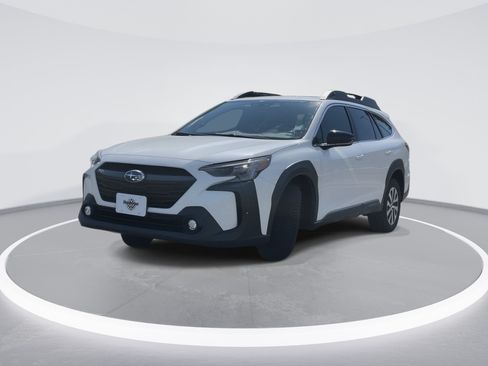 Used 2024 Subaru Outback Premium AWD/4WD image 3