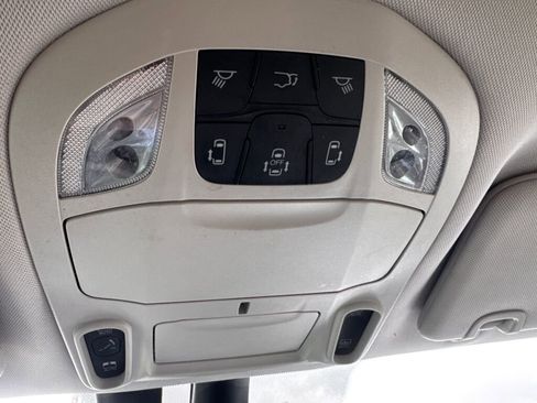 Used 2017 Chrysler Pacifica Limited image 41