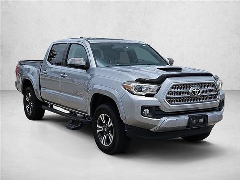 Used 2017 Toyota Tacoma TRD Sport RWD image 3