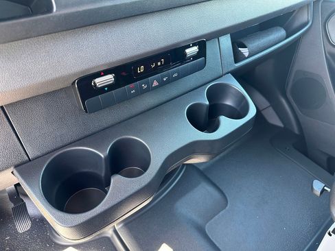 Used 2025 Mercedes-Benz Sprinter 2500 image 16