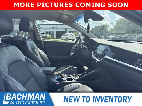 Used 2022 Kia Niro EX FWD image 4