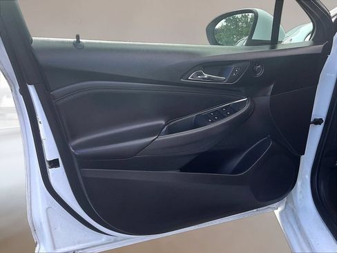Used 2018 Chevrolet Cruze Premier FWD image 20