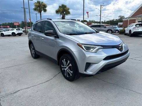 Used 2017 Toyota RAV4 LE FWD image 3