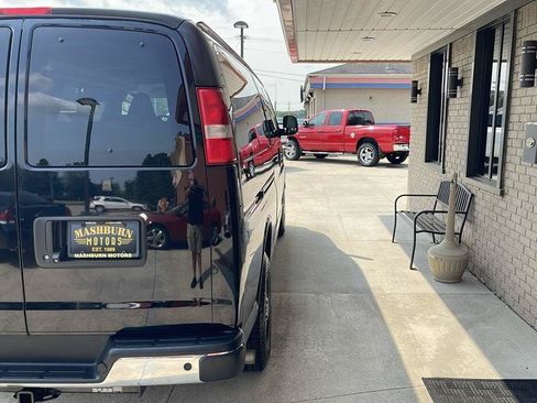Used 2021 Chevrolet Express 3500 LT w/ LT Preferred Equipment Group RWD image 11