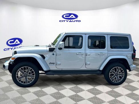 Used 2023 Jeep Wrangler Unlimited Sahara AWD/4WD image 7