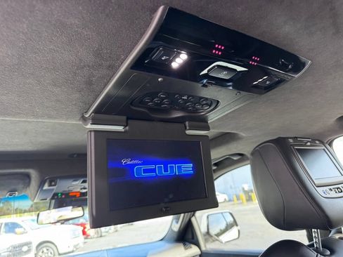 Used 2017 Cadillac Escalade Platinum AWD/4WD image 13