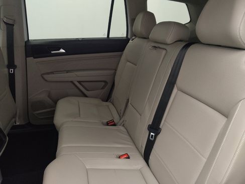 Used 2023 Volkswagen Atlas SE w/ Black Wheel Package FWD image 18